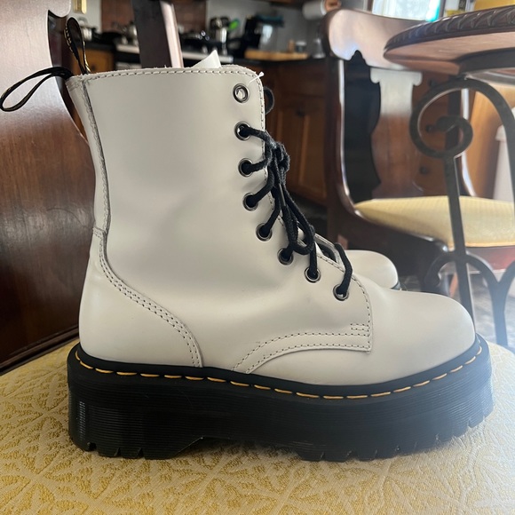 White Dr. Martens Jadon Platform 8 Eye Boot, size 7 - Picture 2 of 3